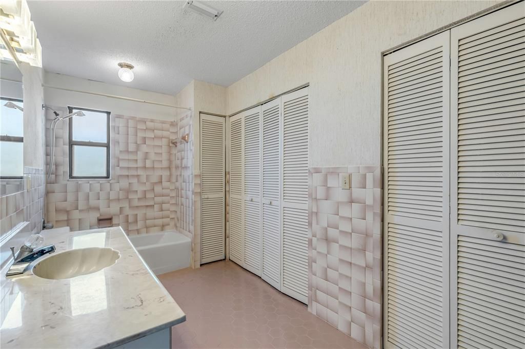 En Venta: $1,998,200 (5 camas, 5 baños, 4250 Pies cuadrados)