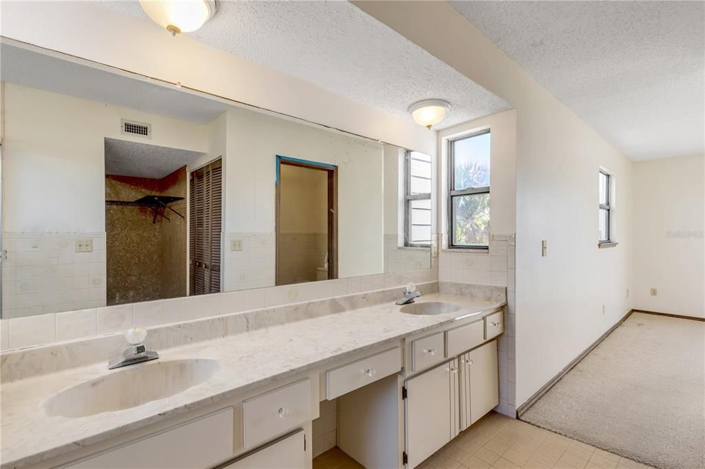 En Venta: $1,998,200 (5 camas, 5 baños, 4250 Pies cuadrados)