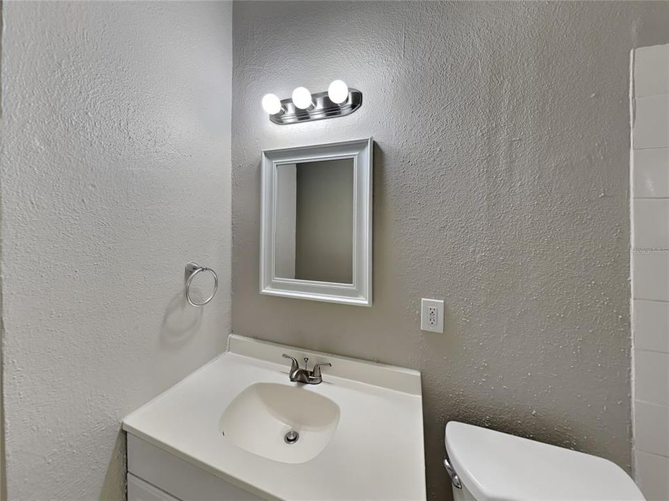 合同活跃: $1,829 (3 贝兹, 2 浴室, 1000 平方英尺)