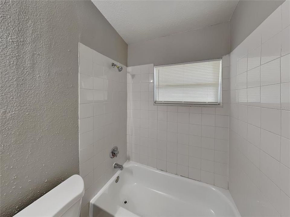 合同活跃: $1,829 (3 贝兹, 2 浴室, 1000 平方英尺)