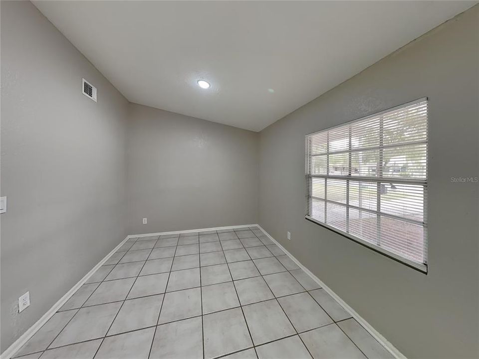 合同活跃: $1,829 (3 贝兹, 2 浴室, 1000 平方英尺)