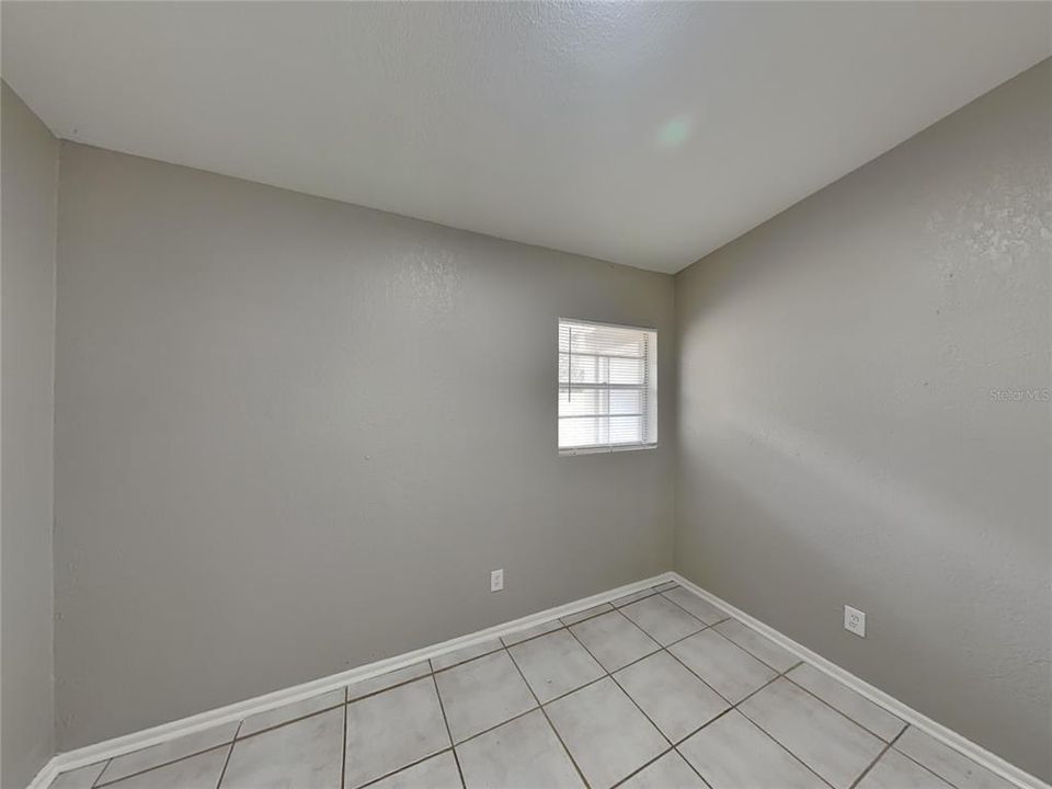 合同活跃: $1,829 (3 贝兹, 2 浴室, 1000 平方英尺)