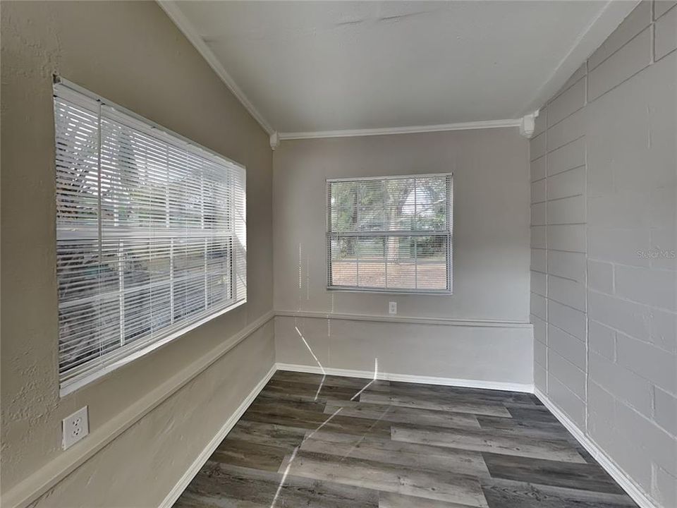 合同活跃: $1,829 (3 贝兹, 2 浴室, 1000 平方英尺)