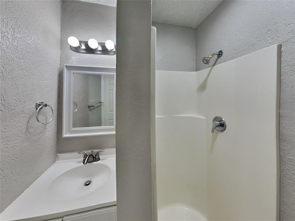 合同活跃: $1,829 (3 贝兹, 2 浴室, 1000 平方英尺)