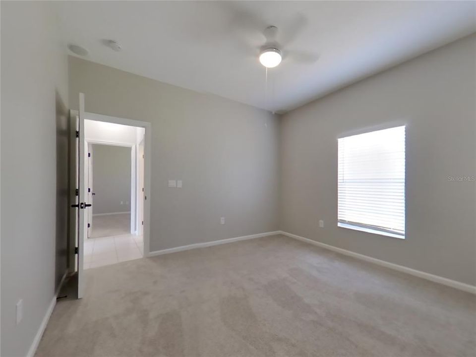 出租: $4,019 (4 贝兹, 3 浴室, 2338 平方英尺)