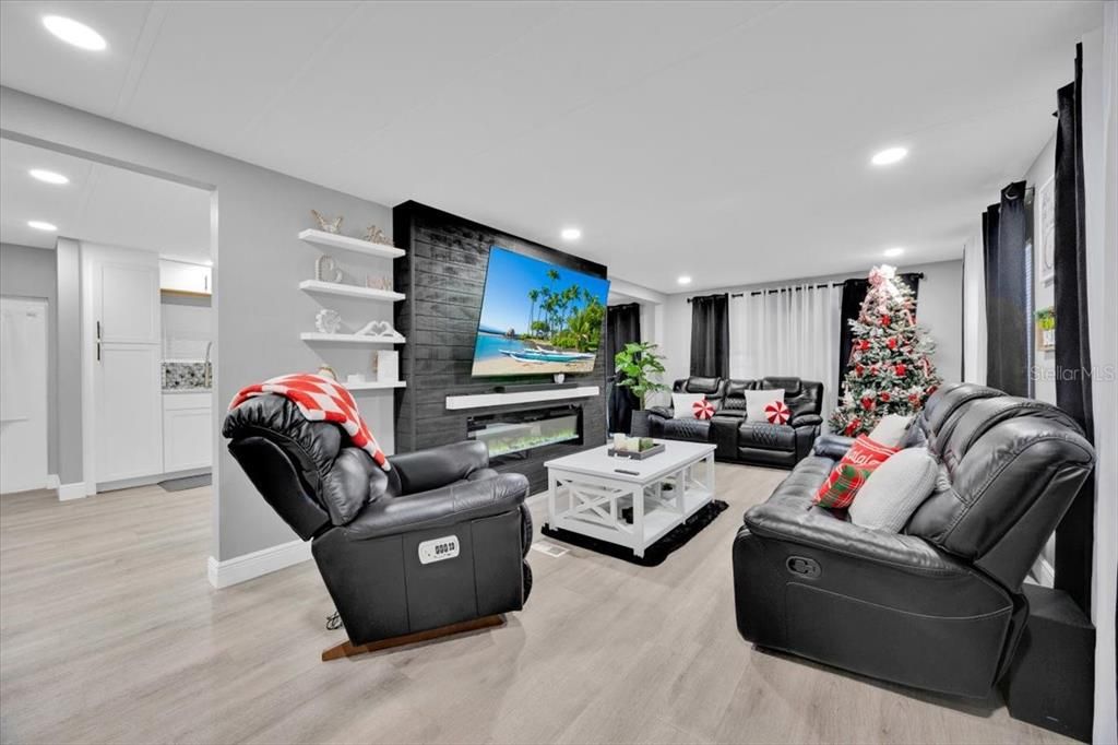 For Sale: $240,000 (3 beds, 2 baths, 1344 Square Feet)