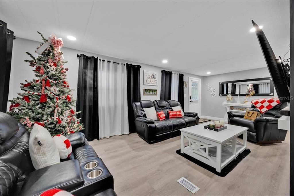 For Sale: $240,000 (3 beds, 2 baths, 1344 Square Feet)