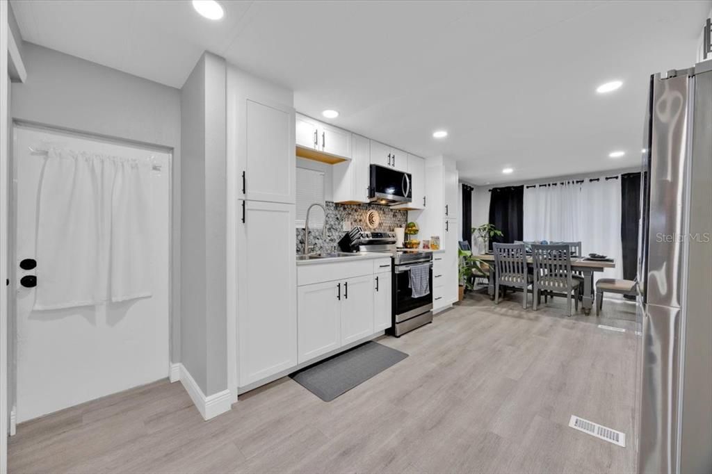 For Sale: $240,000 (3 beds, 2 baths, 1344 Square Feet)