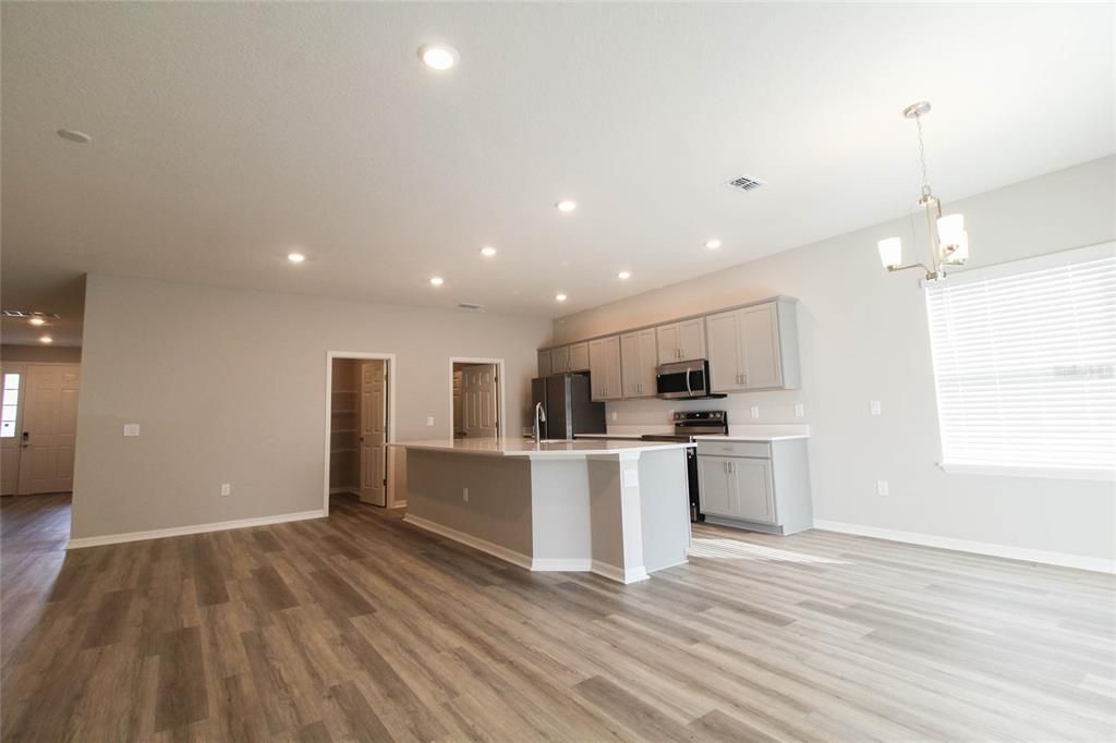 En Renta: $2,295 (4 camas, 2 baños, 2029 Pies cuadrados)