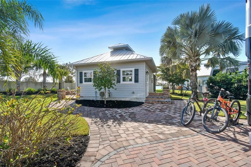 待售: $309,000 (1 贝兹, 1 浴室, 300 平方英尺)