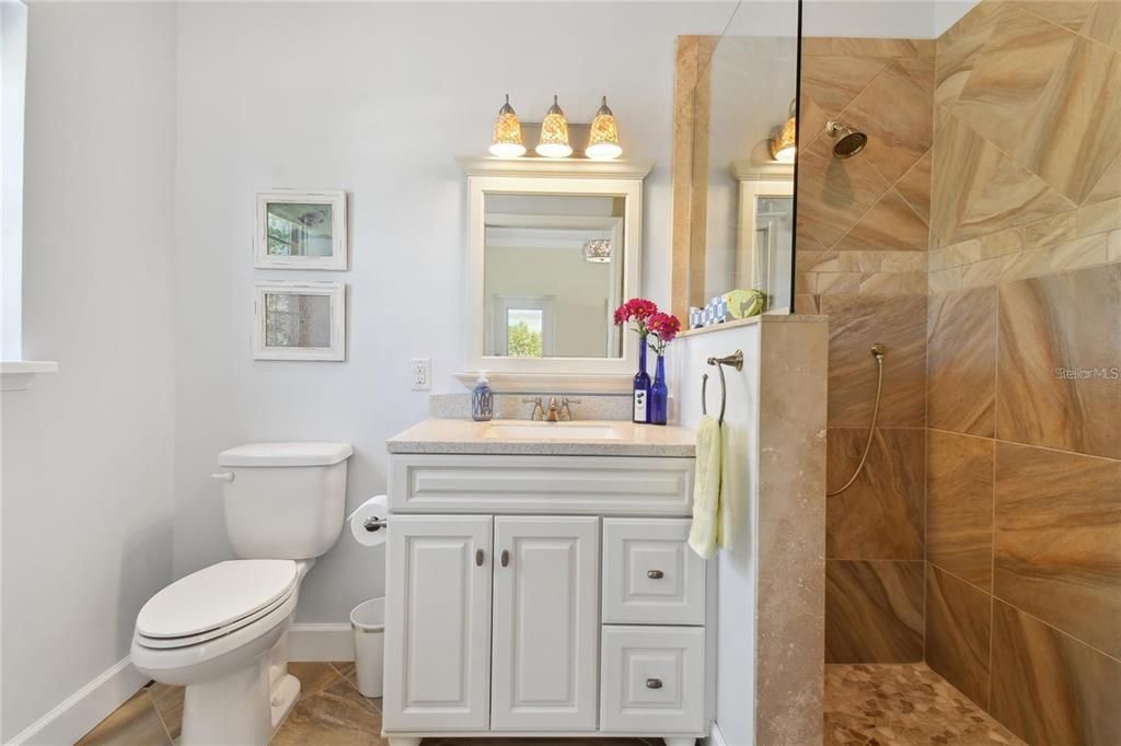 待售: $309,000 (1 贝兹, 1 浴室, 300 平方英尺)