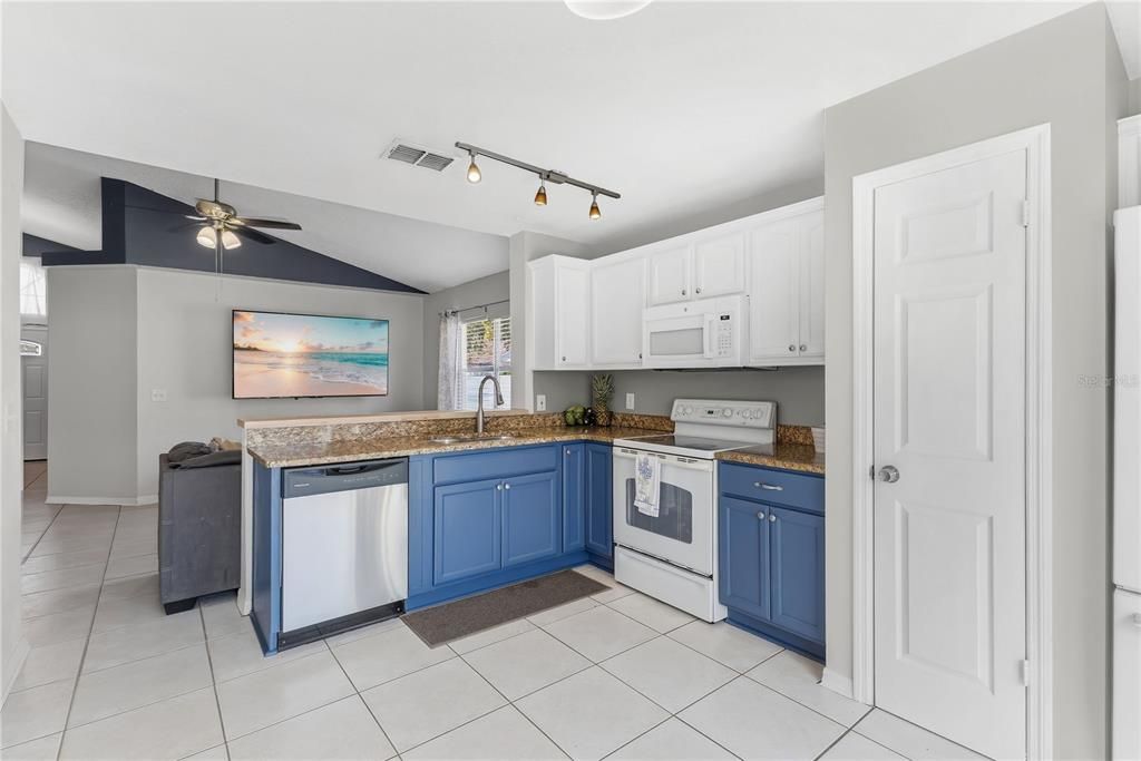 For Sale: $330,000 (4 beds, 2 baths, 1244 Square Feet)