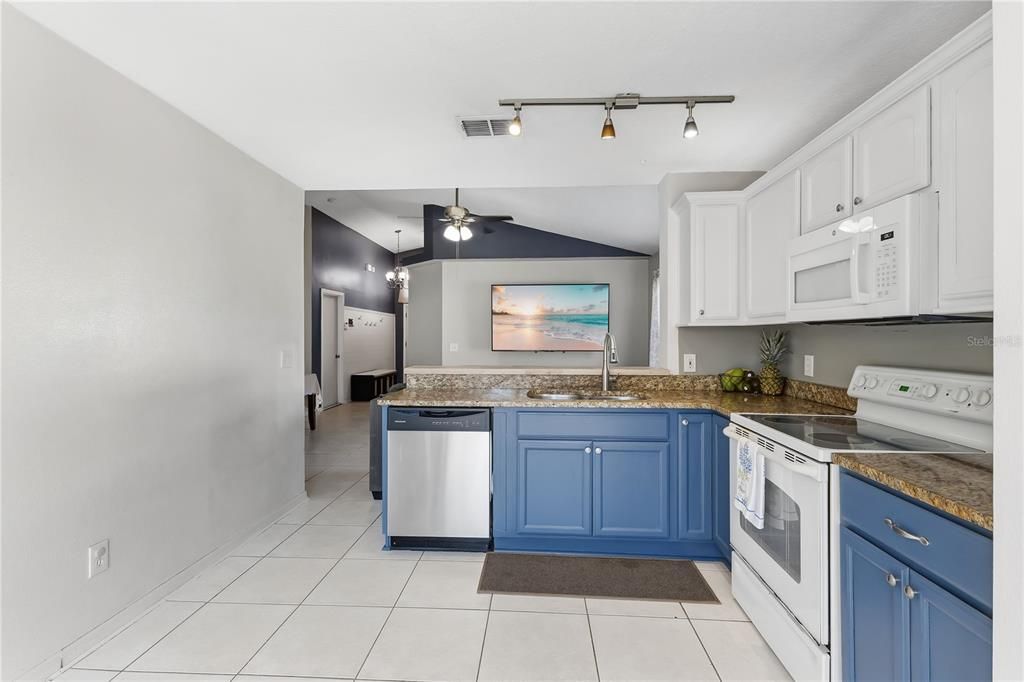 For Sale: $330,000 (4 beds, 2 baths, 1244 Square Feet)