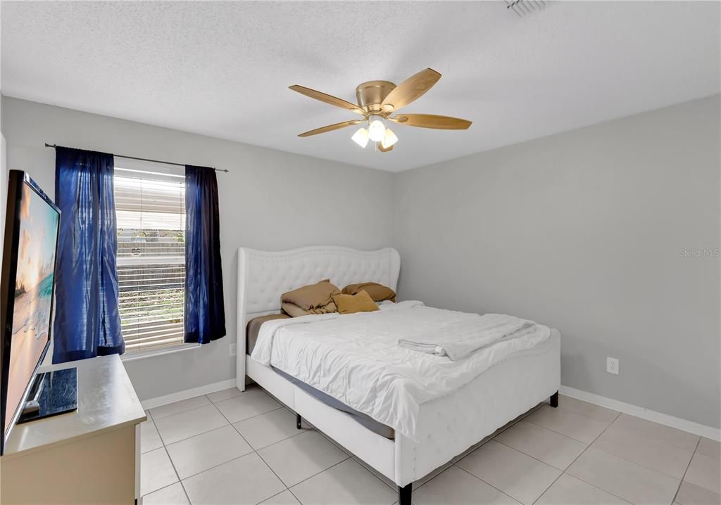 For Sale: $330,000 (4 beds, 2 baths, 1244 Square Feet)