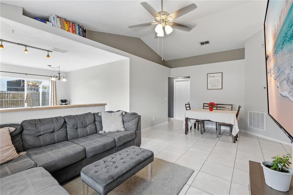 For Sale: $330,000 (4 beds, 2 baths, 1244 Square Feet)