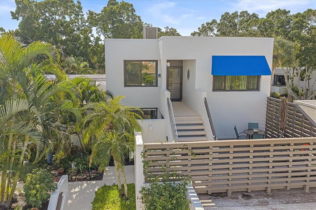 For Sale: $549,000 (2 beds, 2 baths, 1260 Square Feet)