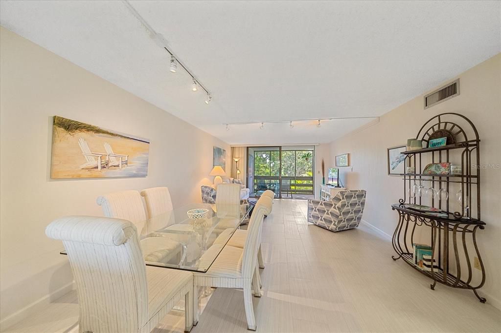 For Sale: $549,000 (2 beds, 2 baths, 1260 Square Feet)