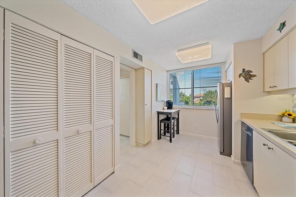 For Sale: $549,000 (2 beds, 2 baths, 1260 Square Feet)