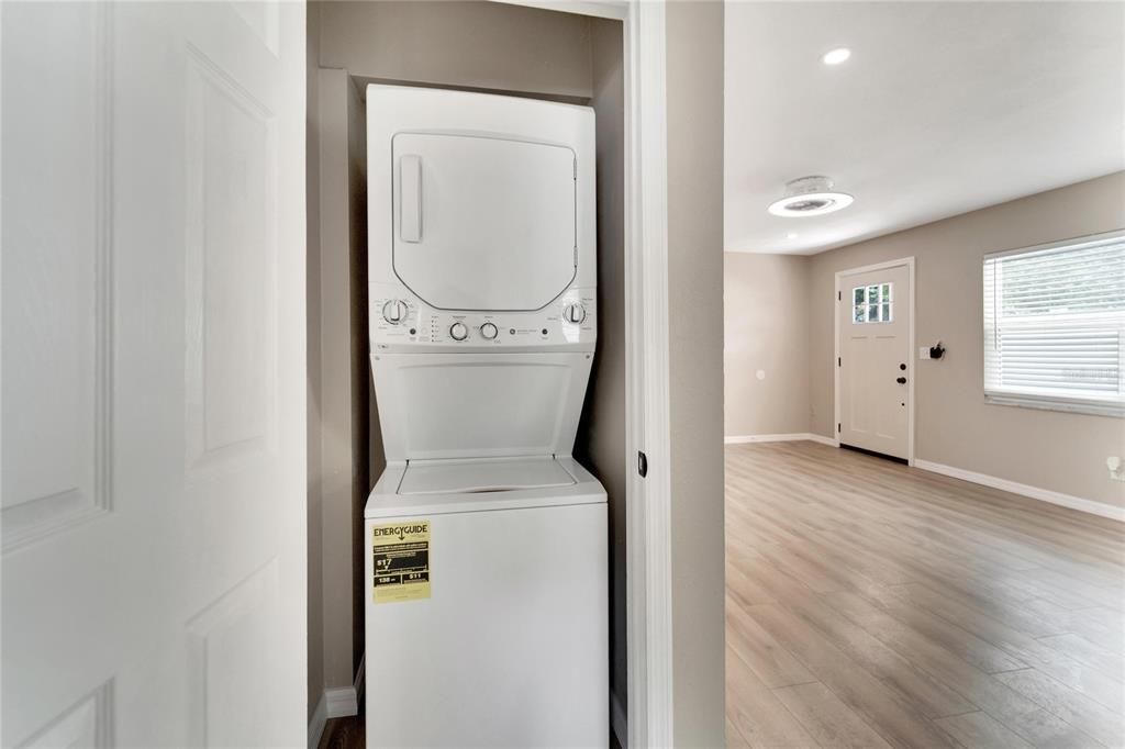 For Rent: $1,650 (2 beds, 1 baths, 845 Square Feet)