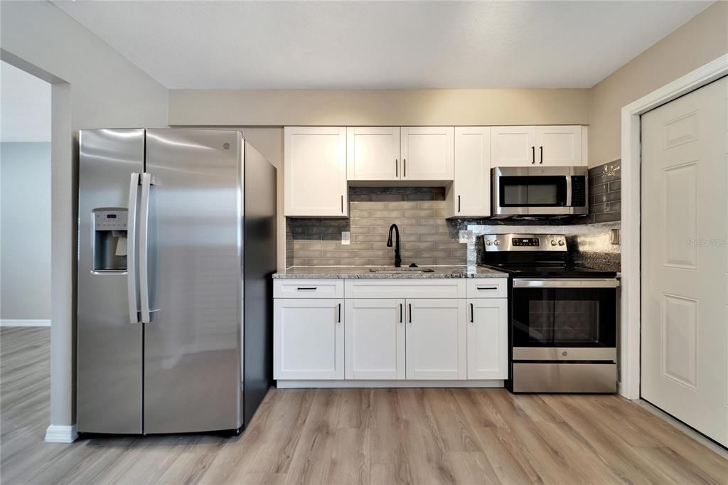 For Rent: $1,650 (2 beds, 1 baths, 845 Square Feet)