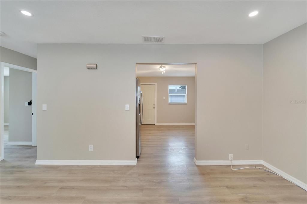 For Rent: $1,650 (2 beds, 1 baths, 845 Square Feet)