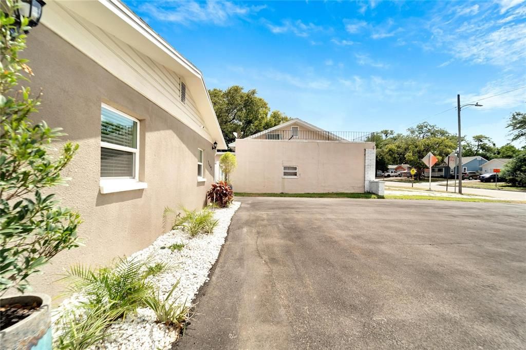 For Rent: $1,650 (2 beds, 1 baths, 845 Square Feet)