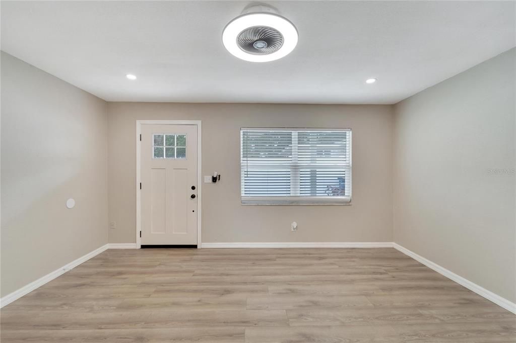 For Rent: $1,650 (2 beds, 1 baths, 845 Square Feet)