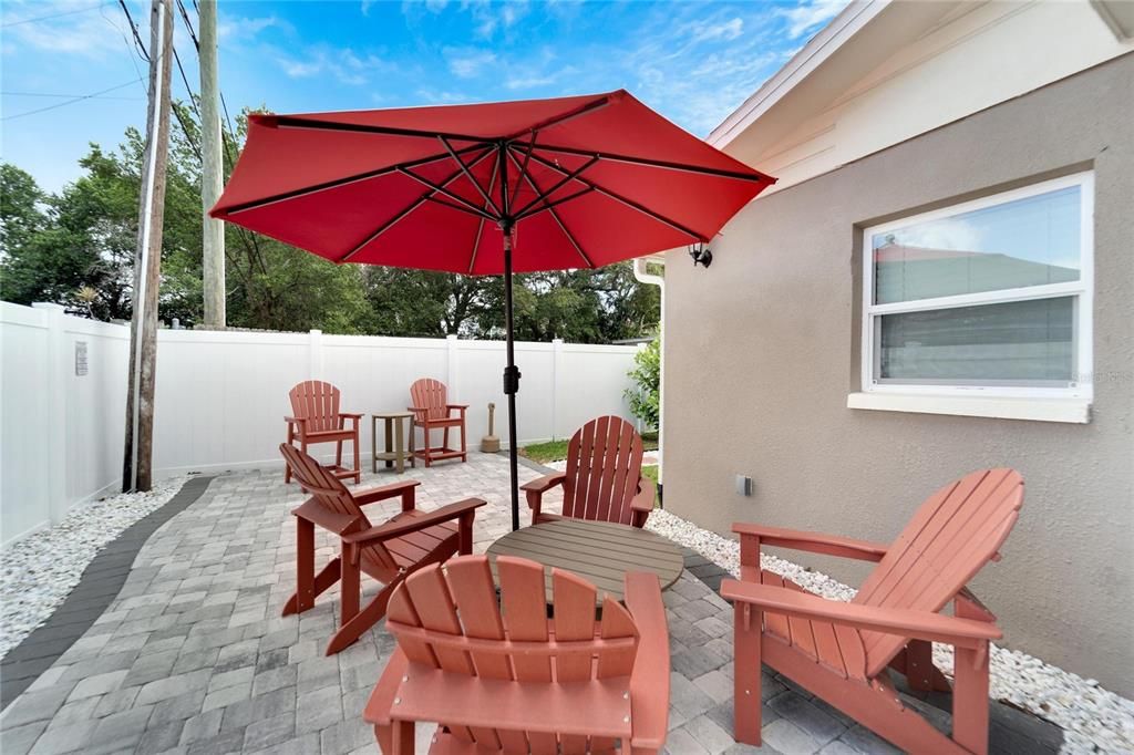 For Rent: $1,650 (2 beds, 1 baths, 845 Square Feet)