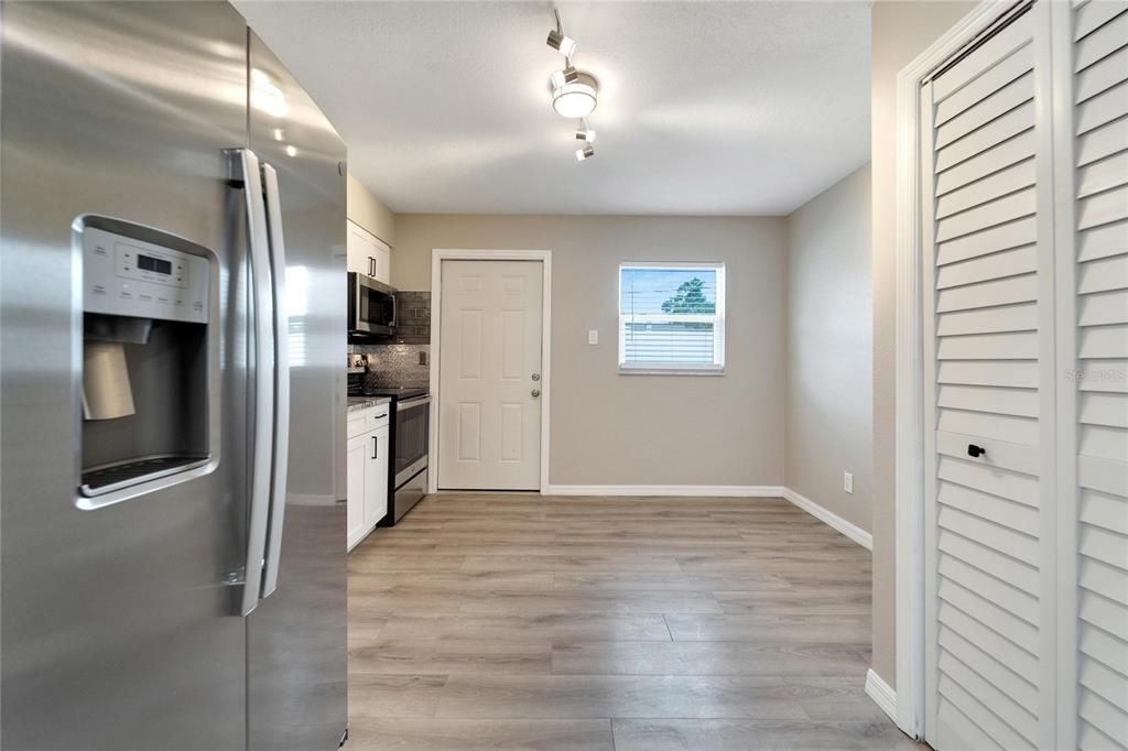 For Rent: $1,650 (2 beds, 1 baths, 845 Square Feet)