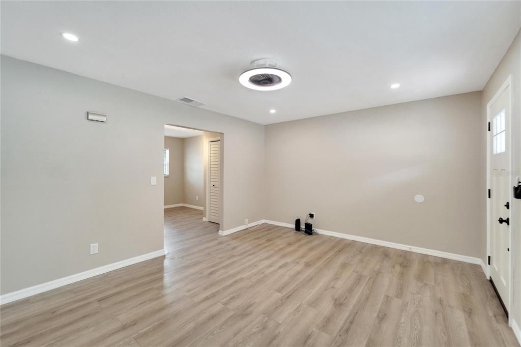 For Rent: $1,650 (2 beds, 1 baths, 845 Square Feet)