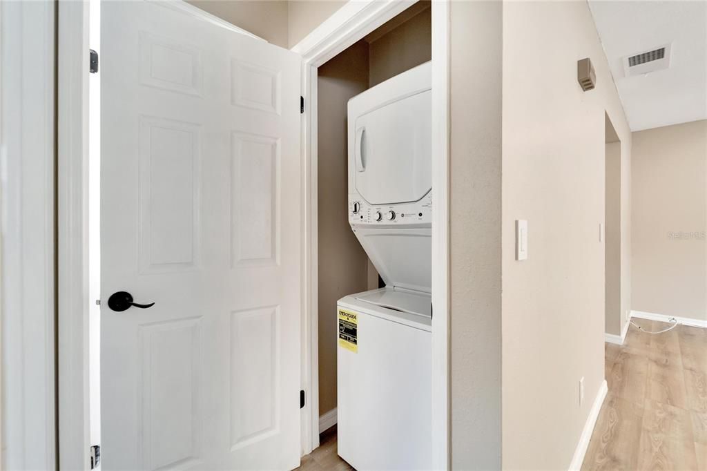 For Rent: $1,650 (2 beds, 1 baths, 845 Square Feet)