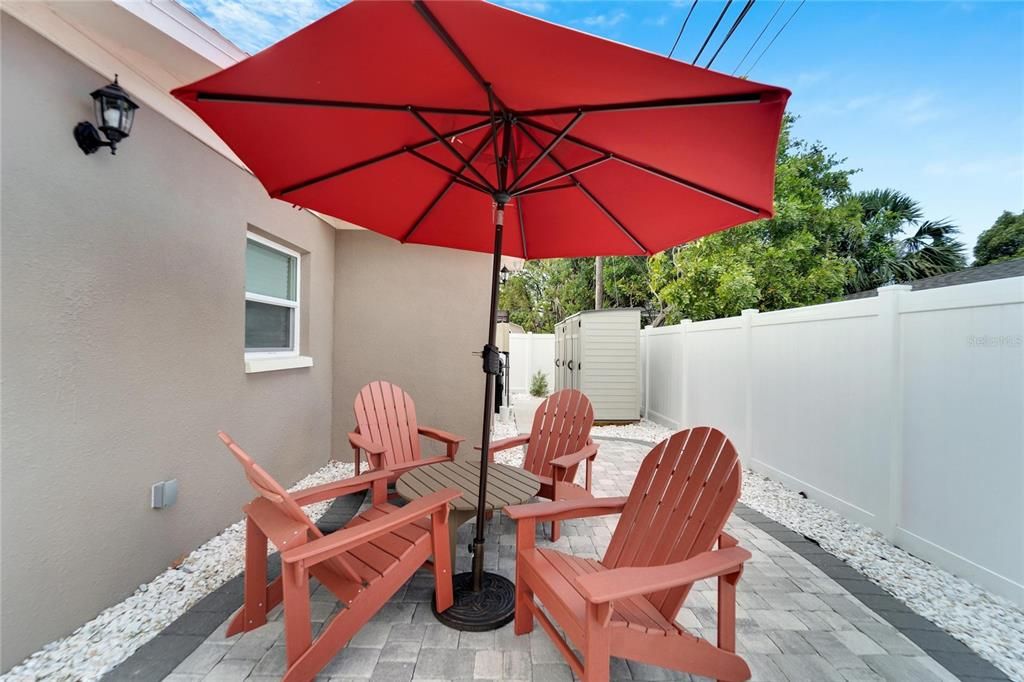 For Rent: $1,650 (2 beds, 1 baths, 845 Square Feet)