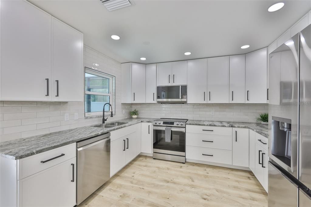 待售: $449,000 (3 贝兹, 2 浴室, 1049 平方英尺)