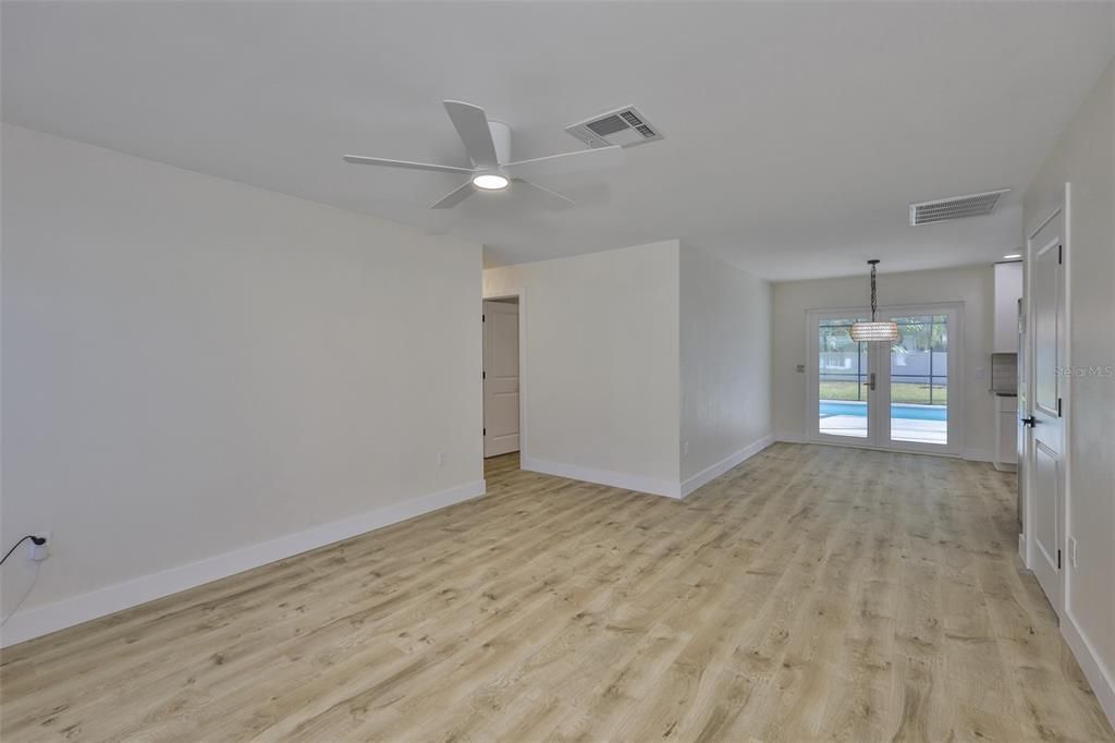 待售: $449,000 (3 贝兹, 2 浴室, 1049 平方英尺)