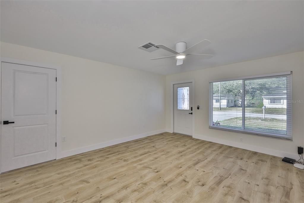 待售: $449,000 (3 贝兹, 2 浴室, 1049 平方英尺)