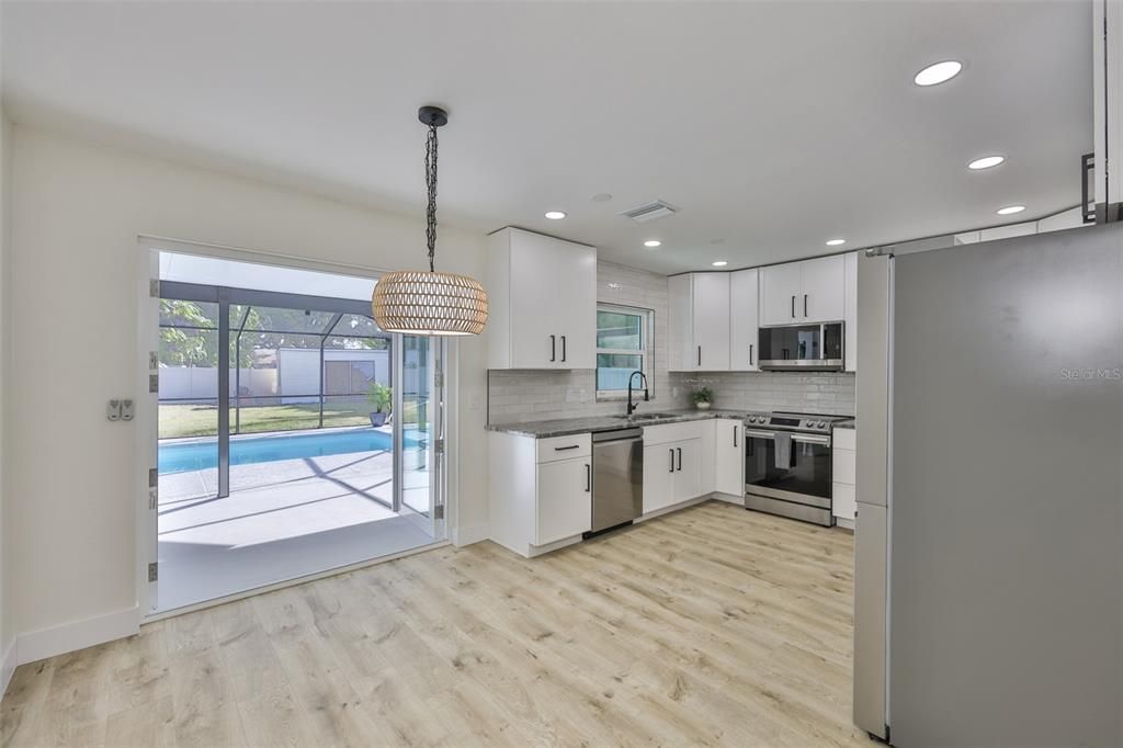 待售: $449,000 (3 贝兹, 2 浴室, 1049 平方英尺)