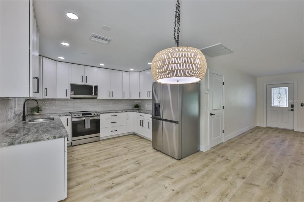 待售: $449,000 (3 贝兹, 2 浴室, 1049 平方英尺)