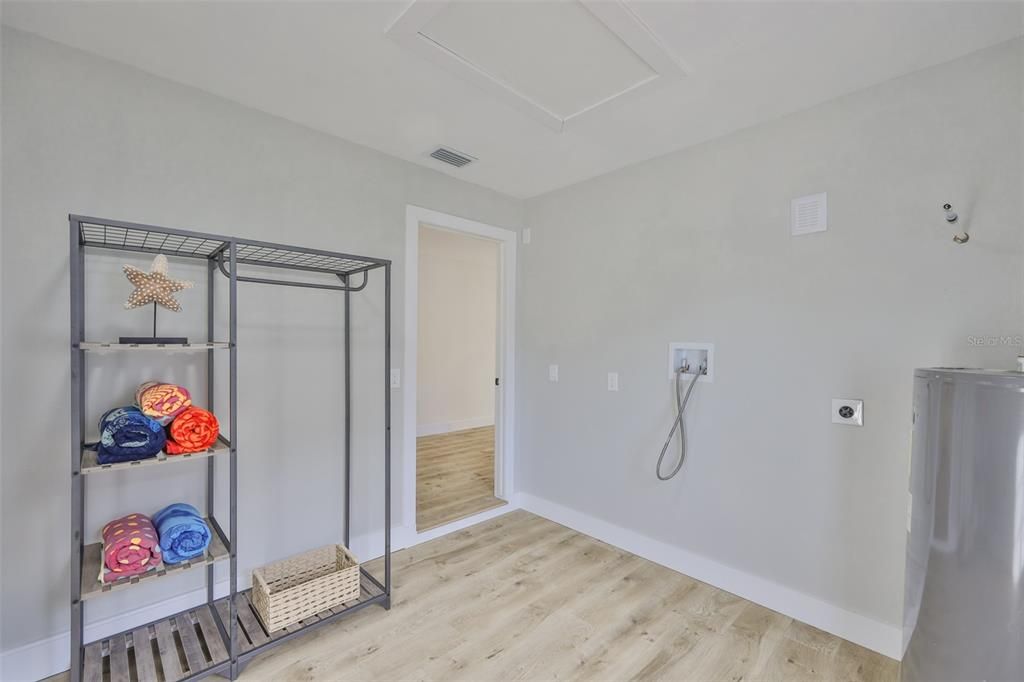 待售: $449,000 (3 贝兹, 2 浴室, 1049 平方英尺)