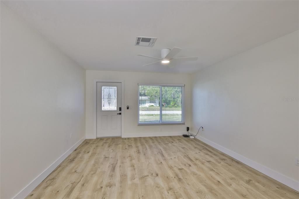 待售: $449,000 (3 贝兹, 2 浴室, 1049 平方英尺)