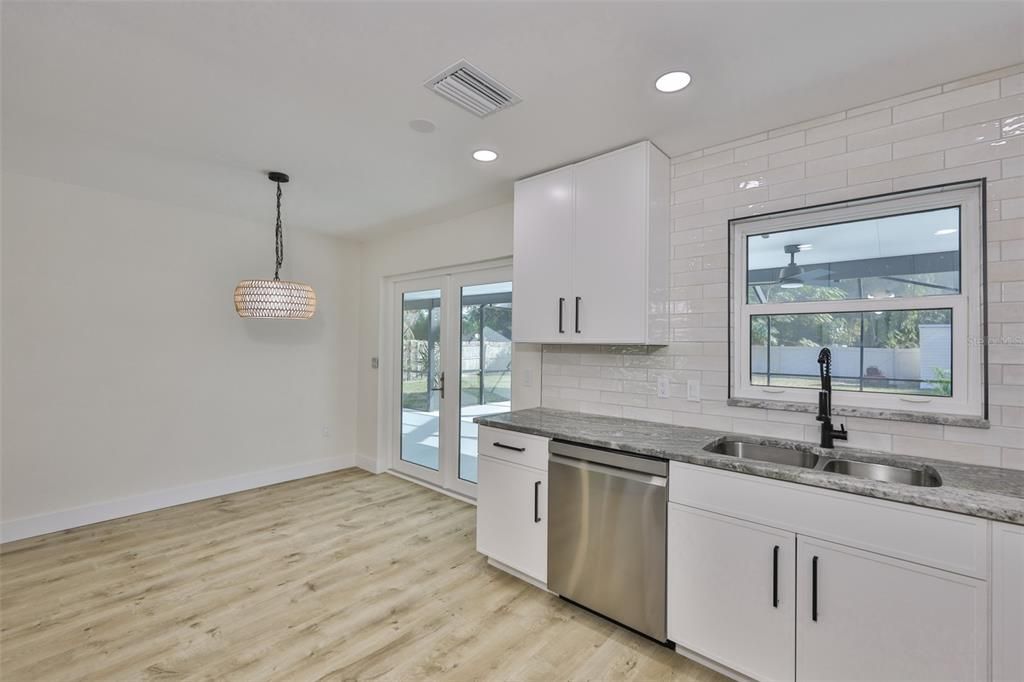 待售: $449,000 (3 贝兹, 2 浴室, 1049 平方英尺)