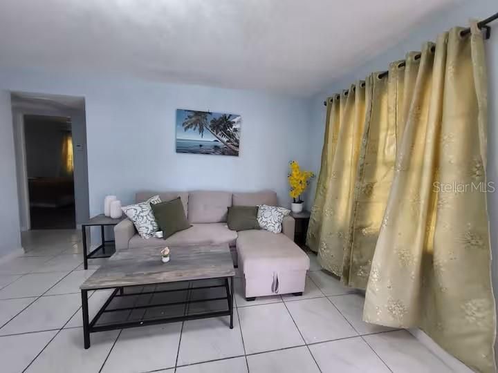 待售: $425,000 (4 贝兹, 2 浴室, 1172 平方英尺)