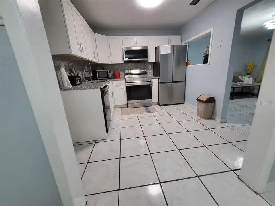 待售: $425,000 (4 贝兹, 2 浴室, 1172 平方英尺)