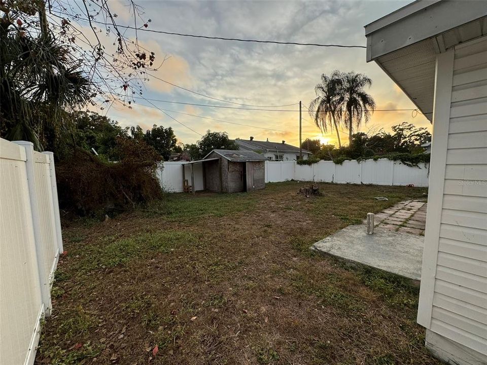 待售: $425,000 (4 贝兹, 2 浴室, 1172 平方英尺)