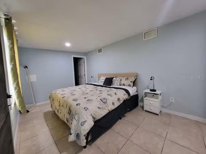 待售: $425,000 (4 贝兹, 2 浴室, 1172 平方英尺)