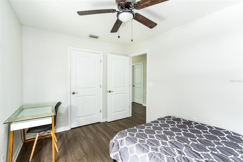 На продажу: $315,000 (3 спален, 1 ванн, 999 Квадратных фут)