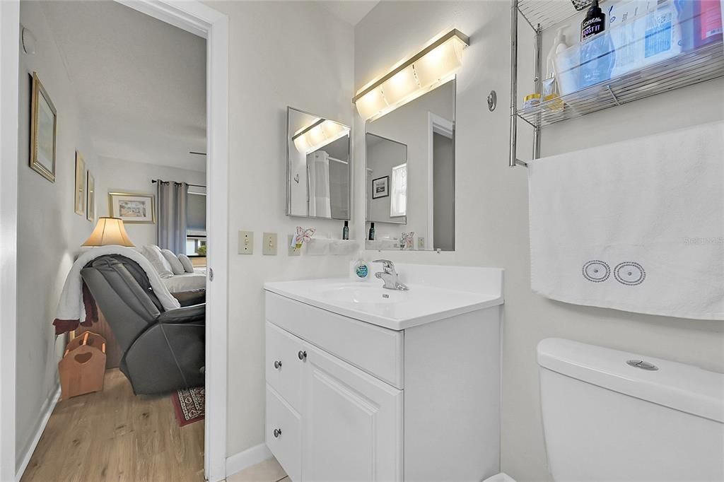 На продажу: $284,500 (2 спален, 2 ванн, 1299 Квадратных фут)