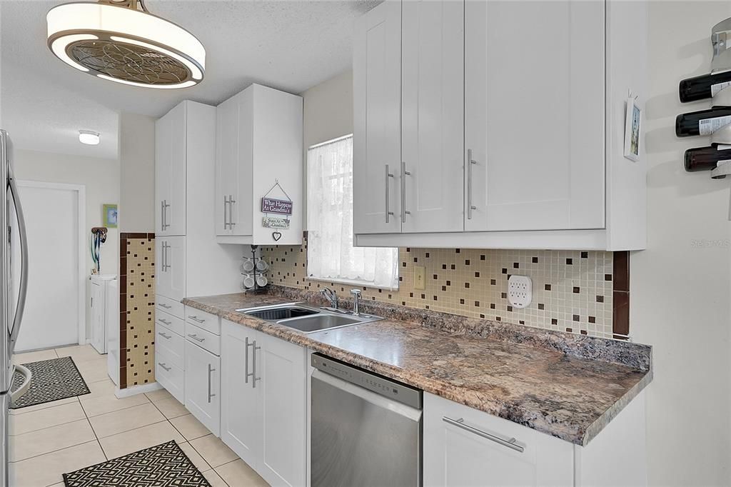 На продажу: $284,500 (2 спален, 2 ванн, 1299 Квадратных фут)