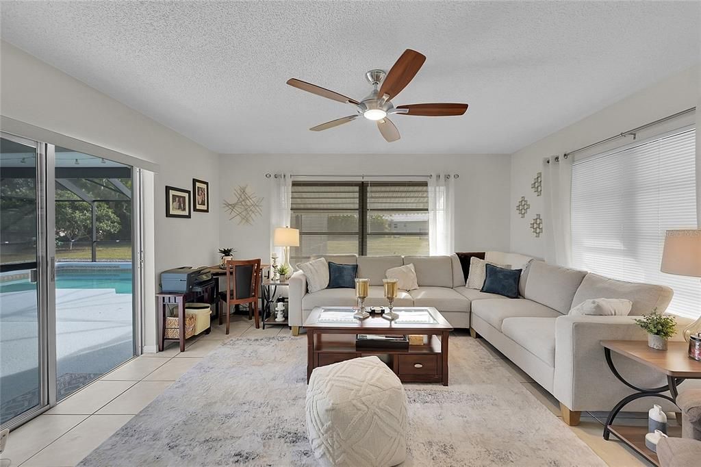 На продажу: $284,500 (2 спален, 2 ванн, 1299 Квадратных фут)