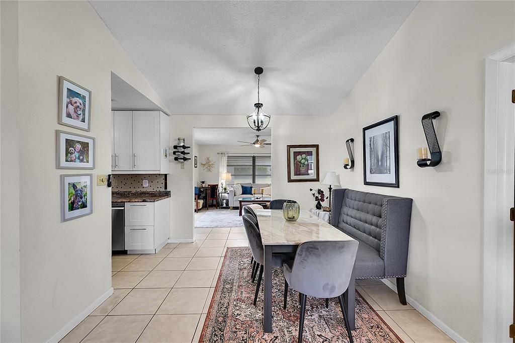 На продажу: $284,500 (2 спален, 2 ванн, 1299 Квадратных фут)