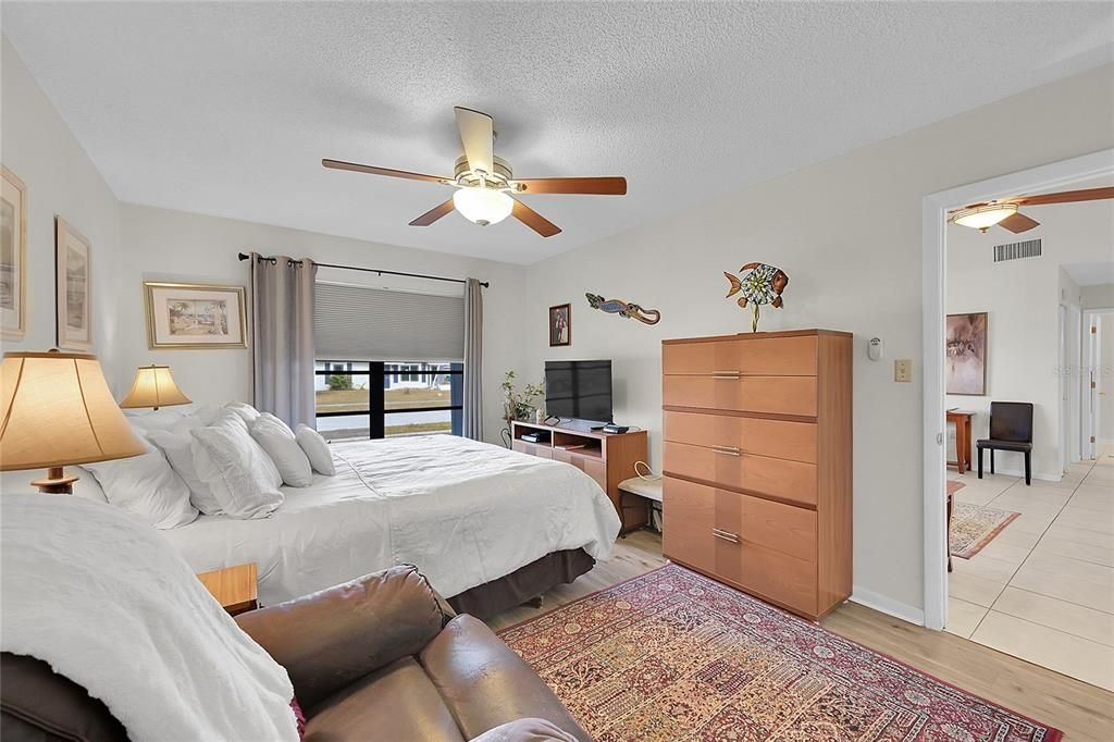 На продажу: $284,500 (2 спален, 2 ванн, 1299 Квадратных фут)